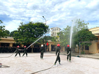 Xem màn phô diễn kỹ năng PCCC&CNCH của các chiến sĩ nghĩa vụ