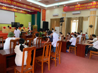 [Ảnh] Không ngại mưa lớn, lực lượng Công an về xã cấp căn cước gắn chip cho nhân dân