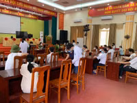 [Ảnh] Không ngại mưa lớn, lực lượng Công an về xã cấp căn cước gắn chip cho nhân dân