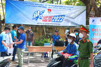 Công an Hà Nội đội nắng đảm bảo ANTT các điểm thi 