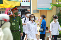 Công an Hà Nội đội nắng đảm bảo ANTT các điểm thi 