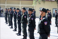 Cảnh sát Cơ động đội nắng luyện võ giữa thao trường