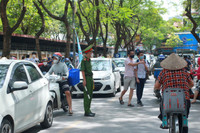 Công an Hà Nội đội nắng đảm bảo ANTT các điểm thi 