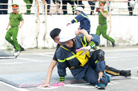 Màn tranh tài cứu người ngoạn mục của Cảnh sát PCCC & CNCH Hà Nội