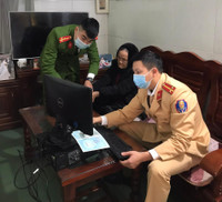 Vượt thôn, xuyên xóm cấp căn cước tận nhà phục vụ người cao tuổi