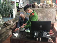 Vượt thôn, xuyên xóm cấp căn cước tận nhà phục vụ người cao tuổi