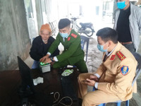 Vượt thôn, xuyên xóm cấp căn cước tận nhà phục vụ người cao tuổi