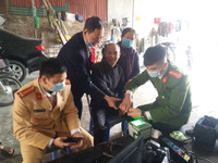 Vượt thôn, xuyên xóm cấp căn cước tận nhà phục vụ người cao tuổi