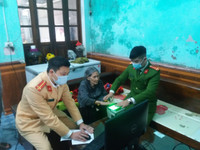 Vượt thôn, xuyên xóm cấp căn cước tận nhà phục vụ người cao tuổi
