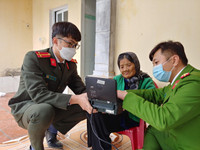 Vượt thôn, xuyên xóm cấp căn cước tận nhà phục vụ người cao tuổi