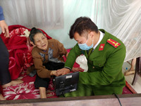 Vượt thôn, xuyên xóm cấp căn cước tận nhà phục vụ người cao tuổi