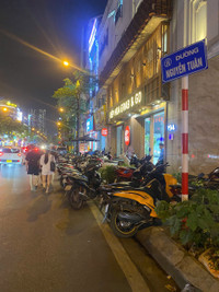 Ngao ngán cảnh 'hè, đường 'mất tích' - hàng quán tràn lan' ở quận Thanh Xuân