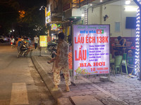 Ngao ngán cảnh 'hè, đường 'mất tích' - hàng quán tràn lan' ở quận Thanh Xuân