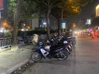 Ngao ngán cảnh 'hè, đường 'mất tích' - hàng quán tràn lan' ở quận Thanh Xuân