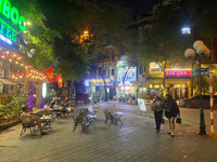 Ngao ngán cảnh 'hè, đường 'mất tích' - hàng quán tràn lan' ở quận Thanh Xuân