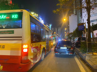 Ngao ngán cảnh 'hè, đường 'mất tích' - hàng quán tràn lan' ở quận Thanh Xuân