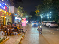 Ngao ngán cảnh 'hè, đường 'mất tích' - hàng quán tràn lan' ở quận Thanh Xuân