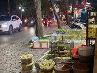 Ngao ngán cảnh 'hè, đường 'mất tích' - hàng quán tràn lan' ở quận Thanh Xuân