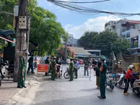 [Ảnh] Cận cảnh 17 chốt 'nội bất xuất, ngoại bất nhập' phong tỏa 2 phường Văn Chương, Văn Miếu