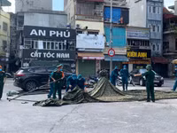 [Ảnh] Cận cảnh 17 chốt 'nội bất xuất, ngoại bất nhập' phong tỏa 2 phường Văn Chương, Văn Miếu