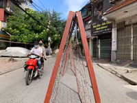 [Ảnh] Cận cảnh 17 chốt 'nội bất xuất, ngoại bất nhập' phong tỏa 2 phường Văn Chương, Văn Miếu