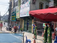 [Ảnh] Cận cảnh 17 chốt 'nội bất xuất, ngoại bất nhập' phong tỏa 2 phường Văn Chương, Văn Miếu