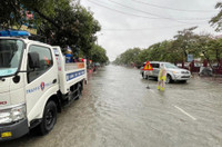 Công an các tỉnh miền Trung sát cánh cùng người dân trong mưa lũ