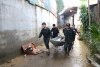 Sáng mãi những hình ảnh người chiến sĩ Công an Thủ đô vì nhân dân phục vụ 