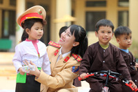 Góp nắng xuân cho trẻ em vùng cao 