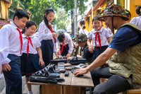 Tái hiện khoảnh khắc hào hùng ngày tiếp quản Thủ đô tại phố cổ Hà Nội