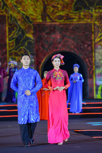 Ấn tượng đêm khai mạc Lễ hội Áo dài du lịch Hà Nội 2024