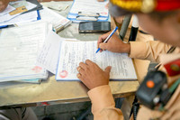 Công an Hà Nội tăng kiểm soát, đảm bảo an toàn giao thông ở các cổng trường