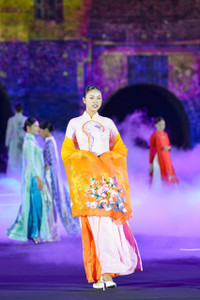 Ấn tượng đêm khai mạc Lễ hội Áo dài du lịch Hà Nội 2024