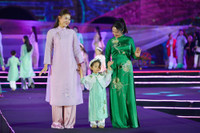 Ấn tượng đêm khai mạc Lễ hội Áo dài du lịch Hà Nội 2024