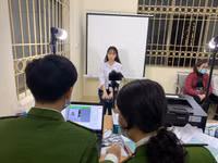 [Ảnh] Xúc động hình ảnh lực lượng Công an ngày đêm cấp căn cước gắn chíp cho nhân dân