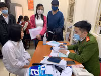 [Ảnh] Xúc động hình ảnh lực lượng Công an ngày đêm cấp căn cước gắn chíp cho nhân dân