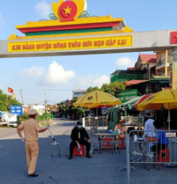 [Ảnh] Lực lượng chức năng siết chặt phòng chống dịch Covid-19 tại các cửa ngõ của Thủ đô