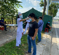 [Ảnh] Lực lượng chức năng siết chặt phòng chống dịch Covid-19 tại các cửa ngõ của Thủ đô