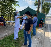 [Ảnh] Lực lượng chức năng siết chặt phòng chống dịch Covid-19 tại các cửa ngõ của Thủ đô