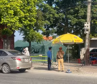 [Ảnh] Lực lượng chức năng siết chặt phòng chống dịch Covid-19 tại các cửa ngõ của Thủ đô