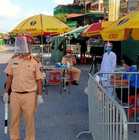 [Ảnh] Lực lượng chức năng siết chặt phòng chống dịch Covid-19 tại các cửa ngõ của Thủ đô