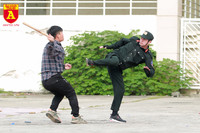 Xem Cảnh sát đặc nhiệm đu dây, đột nhập nhà cao tầng trấn áp tội phạm