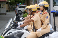 Những nữ cảnh sát giao thông xinh đẹp sẽ dẫn đoàn, phục vụ Đại hội Đảng