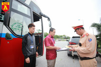 Xem 'siêu' camera tóm trúng phương tiện vi phạm giao thông 