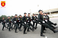 Xem Cảnh sát đặc nhiệm đu dây, đột nhập nhà cao tầng trấn áp tội phạm