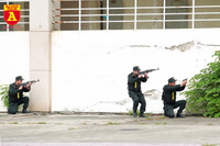 Xem Cảnh sát đặc nhiệm đu dây, đột nhập nhà cao tầng trấn áp tội phạm