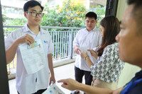 Những hình ảnh nghiêm ngặt trong phòng thi tốt nghiệp THPT 2023