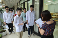 Những hình ảnh nghiêm ngặt trong phòng thi tốt nghiệp THPT 2023