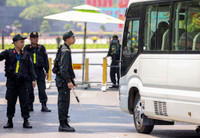 Lực lượng Công an căng mình dưới nắng nóng gần 50 độ C đảm bảo an toàn tuyệt đối kỳ họp Quốc hội 