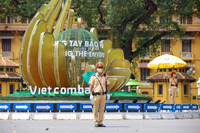 Lực lượng Công an căng mình dưới nắng nóng gần 50 độ C đảm bảo an toàn tuyệt đối kỳ họp Quốc hội 